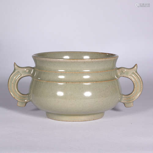 A LONGQUAN CELADON TRIPOD CENSER