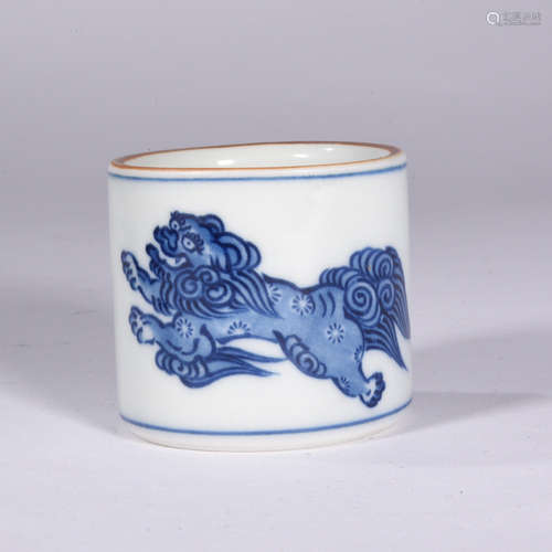 A GRISAILLE BRUSH POT, KANGXI PERIOD