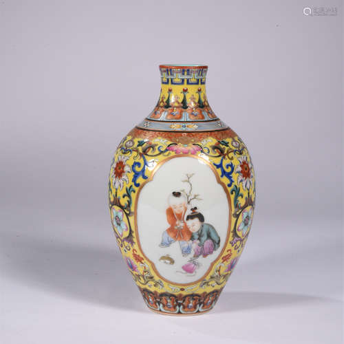 A PASTEL LANTERN BOTTLE PAINTED WITH BABY PLAYING IN QING QIANLONG PERIOD