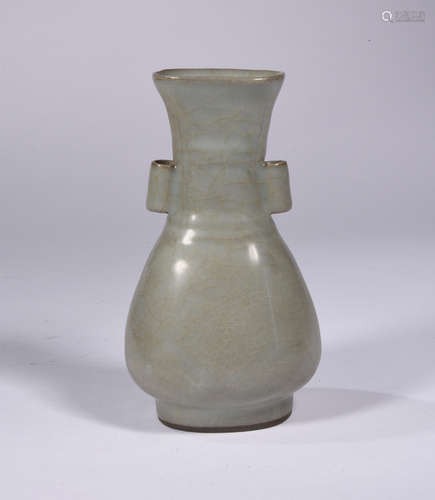 A  LONGQUAN TUBULAR VASES， 14TH CENTURY