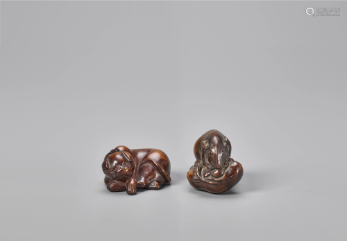 TWO WOOD NETSUKE OF A CAT AND A RAT