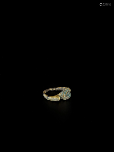 A CHAM GOLD RING