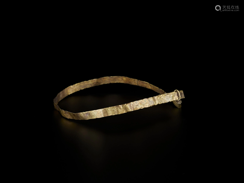 A THIN CHAM GOLD SHEET NECKLACE