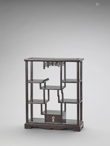 A FINE HARDWOOD DISPLAY STAND, QING