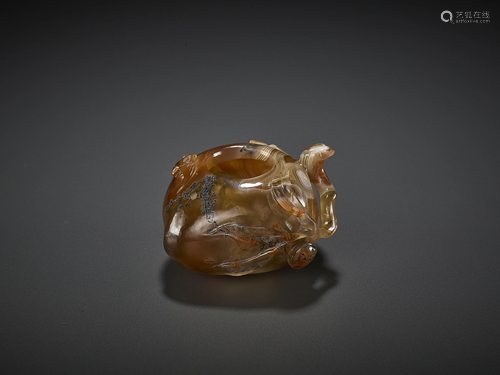 AN AGATE PEACH AND BAT WASHER, QING