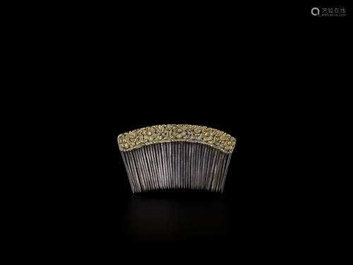 A CHAM REPOUSSE GOLD AND SILVER HAIR COMB