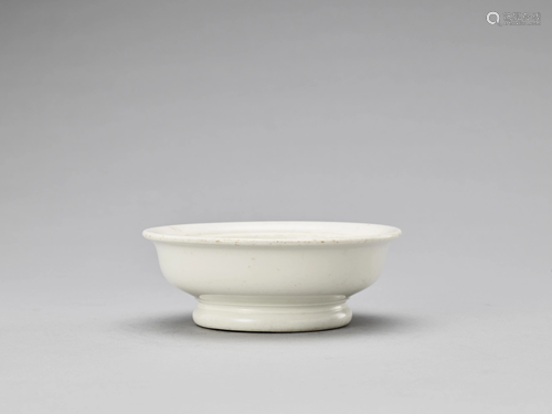 A DEHUA PORCELAIN BOWL, 17th CENTURY