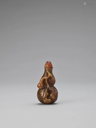 AN AGATE DOUBLE-GOURD SNUFF BOTTLE, QING