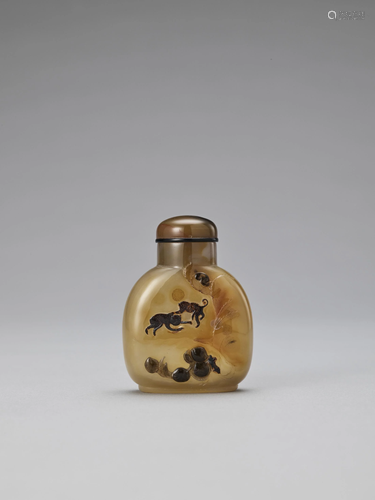 A CAMEO AGATE SNUFF BOTTLE, LATE QING TO REPU…