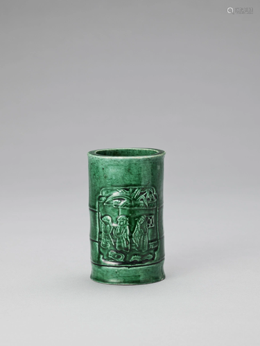 AN EMERALD GREEN GLAZED POTTERY BITONG, K…