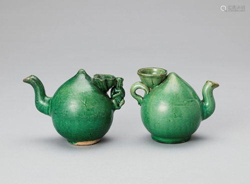 A PAIR OF PEACH FORM WATER DROPPERS, KANGXI