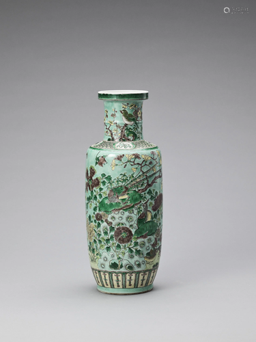 A FAMILLE VERTE ROULEAU VASE, QING