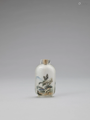 AN INSIDE-PAINTED GRISAILLE GLASS SNUFF BOTTLE