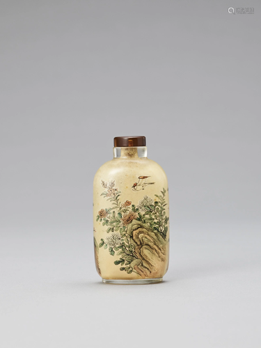 A POLYCHROME INSIDE-PAINTED GLASS SNUFF BOTTLE