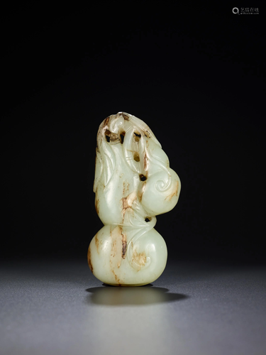 A JADE 'DOUBLE GOURD' PENDANT, MING