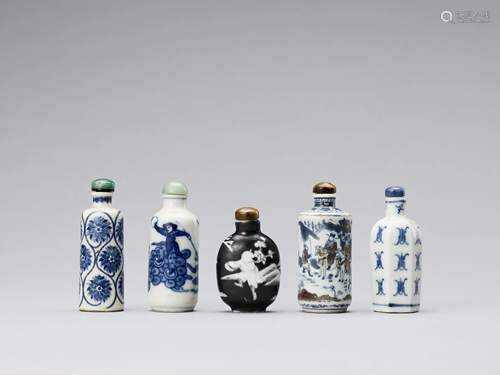 A GROUP OF 5 PORCELAIN SNUFF BOTTLES, …