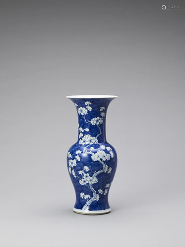 A BLUE AND WHITE GLAZED YEN-YEN VASE, QING