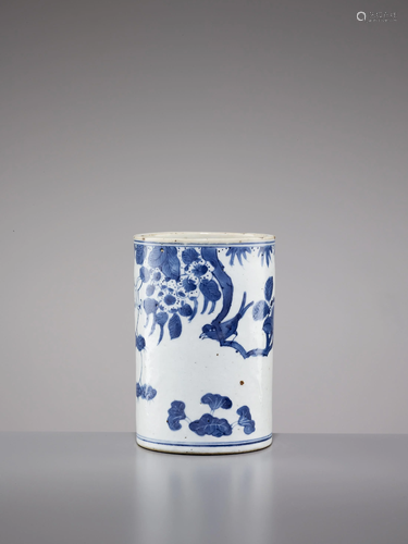 A TRANSITIONAL BLUE & WHITE BITONG, QING