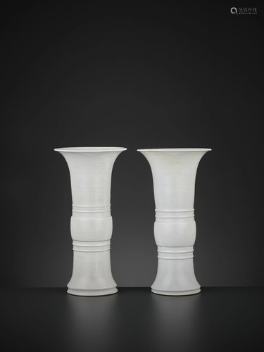 A PAIR OF DEHUA BEAKER VASES, GU