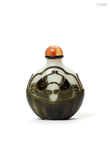 AN OVERLAY GLASS SNUFF BOTTLE, QING OR REP…