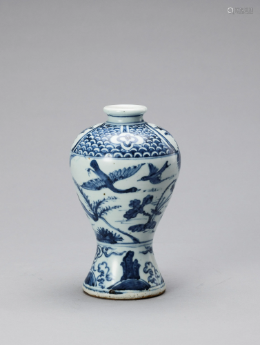 A GLAZED PORCELAIN MEIPING VASE, LATE MING