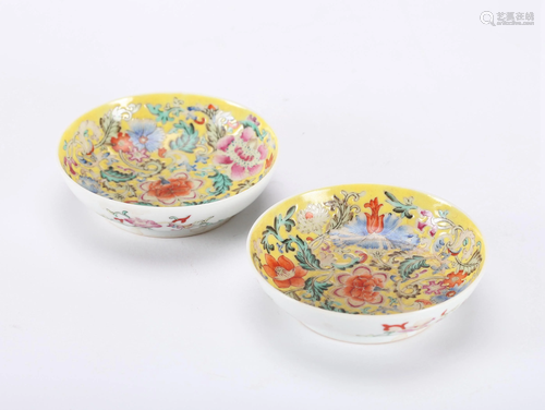 A PAIR OF CHINESE FAMILLE ROSE DISHES, GUAN…