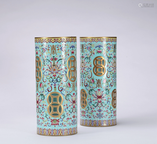 A PAIR OF CHINESE FAMILLE ROSE VASES, DAOGU…