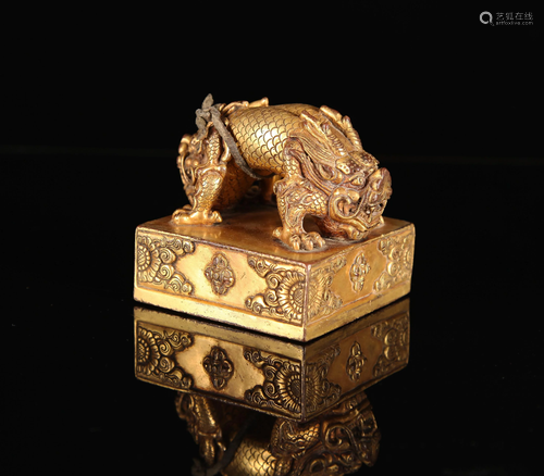 A CHINESE GILT BRONZE SEAL, QING DYNASTY