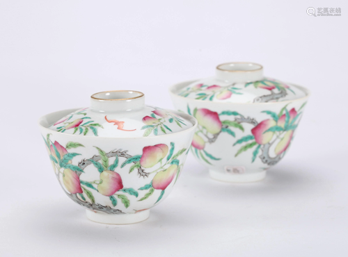 A PAIR OF CHINESE FAMILLE ROSE BOWLS AND C…