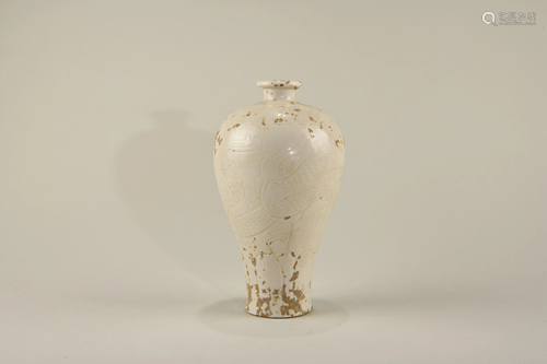 A CHINESE CELADON MEIPING VASE