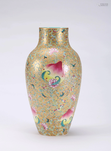 A CHINESE FAMILLE ROSE VASE, ZHU YUN SHAN …