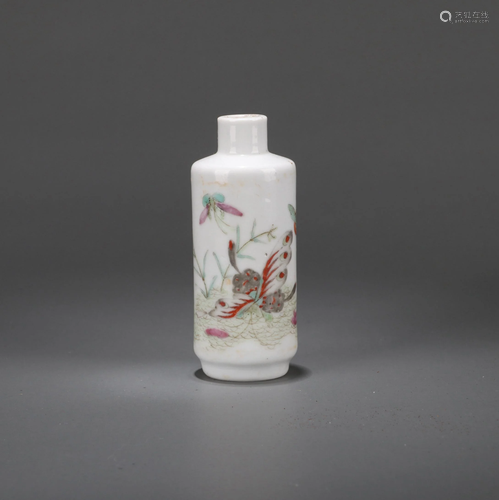 A CHINESE FAMILLE ROSE SNUFF BOTTLE, QING …