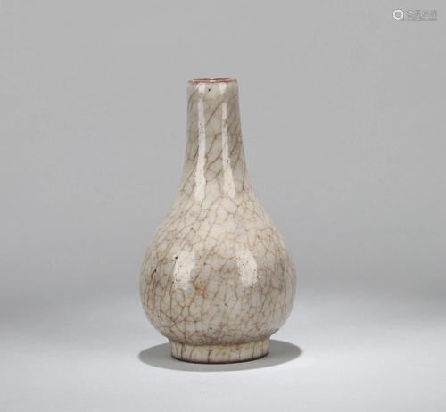 A CHINESE GE-TYPE PEAR-SHAPED VASE, QING DY…