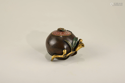 A CHINESE BRONZE POMEGRANATE, 17TH CENTU…