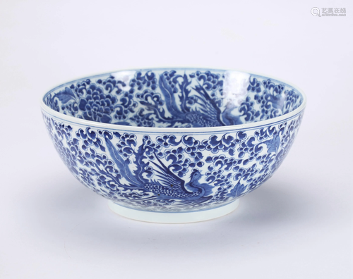 A LARGE CHINESE BLUE AND WHITE BOWL, QI…