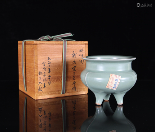 A CHINESE SONG STYLE LONGQUAN CENSER