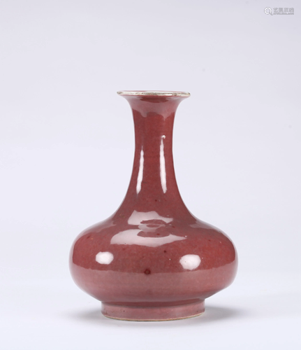 A CHINESE RED GLAZED VASE, KANGXI MARK