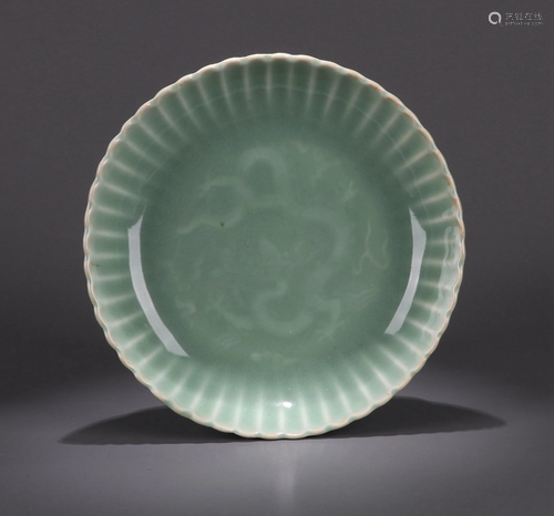 A CHINESE MING STYLE LONGQUAN DISH