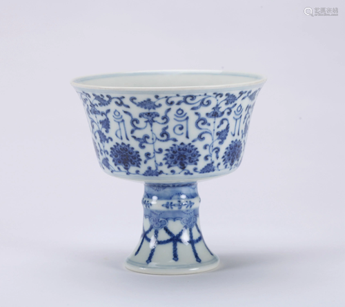 A CHINESE BLUE AND WHITE BOWL, QIANLONG M…