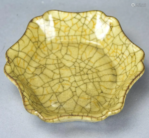 Chinese Pottery Crackleware Scalloped Edge …
