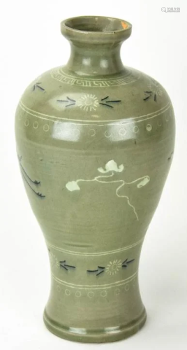 Chinese Glazed Porcelain Bottle Vase Crane M…