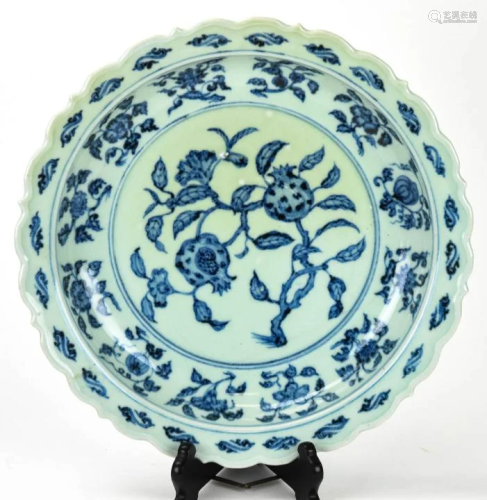Chinese Blue & White Porcelain Scalloped Bowl