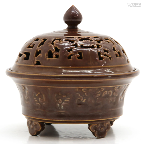 A Brown Glaze Censer with Cover