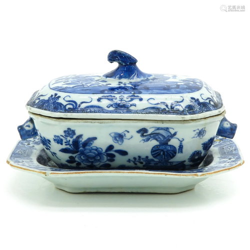 A Chinese Covered Butter and Tray