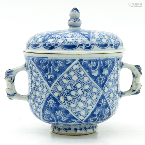 A Chinese Covered Sugar Pot