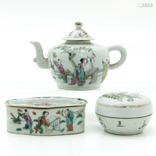 A Collection of Chinese Porcelain Items