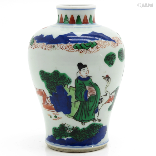 A Wucai Decor Vase