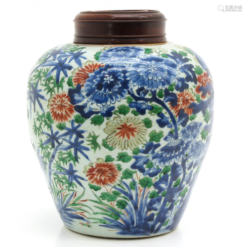 A Wucai Decor Ginger Jar