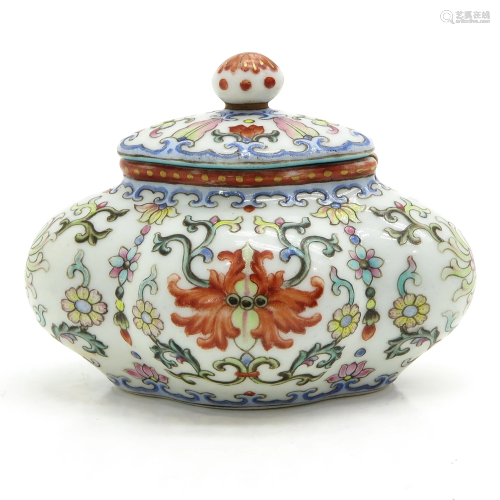 A Chinese Famille Rose Mustard Pot