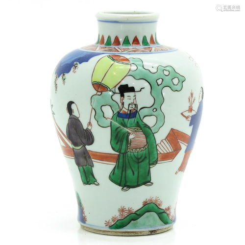 A Chinese Wucai Decor Vase